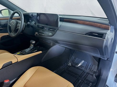 New 2025 Lexus ES 300h F Sport image 28