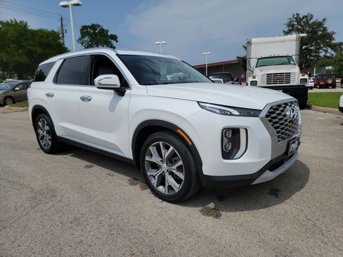 Used 2022 Hyundai Palisade SEL w/ Premium Package AWD/4WD image 3
