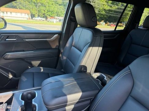 Certified 2026 GMC Acadia Elevation w/ Elevation Premium Package FWD image 15
