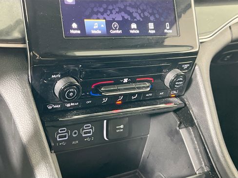 Used 2023 Jeep Grand Cherokee L Laredo image 15