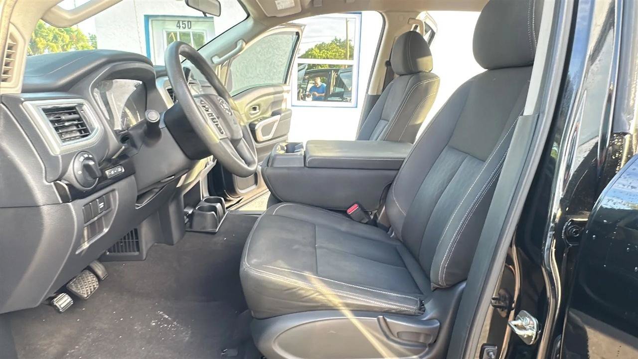 Used 2017 Nissan Titan SV RWD image 20