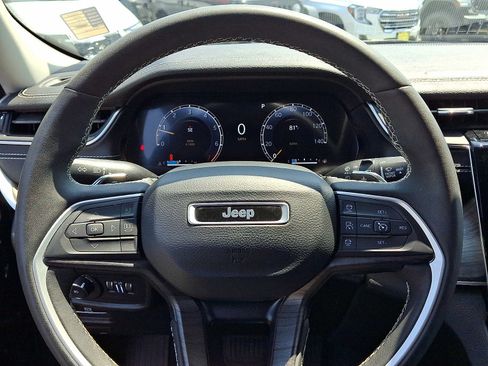 Used 2023 Jeep Grand Cherokee L Limited AWD/4WD image 22