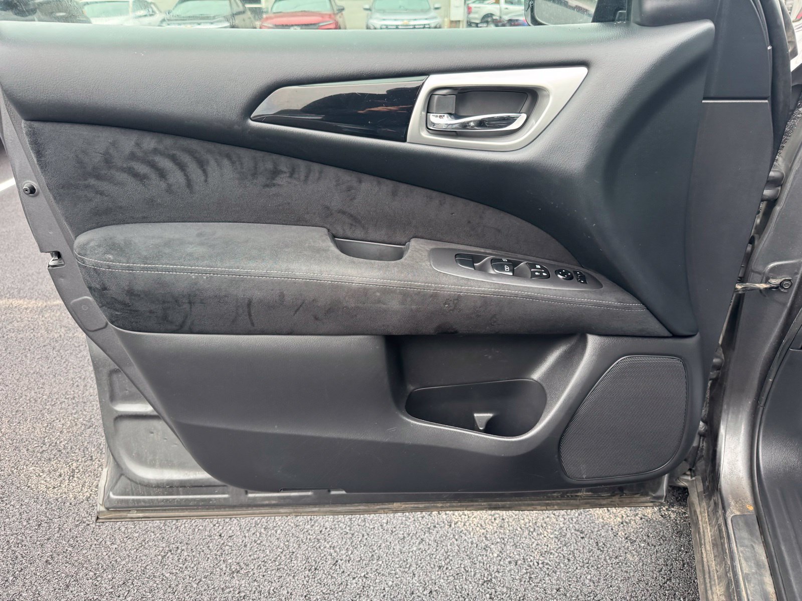 Used 2015 Nissan Pathfinder SV w/ Cargo Package FWD image 11