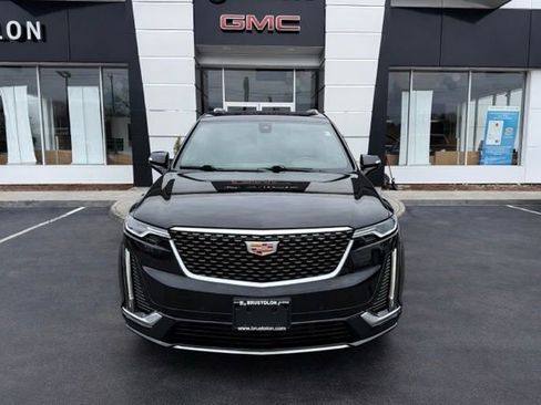 Used 2023 Cadillac XT6 Premium Luxury image 5