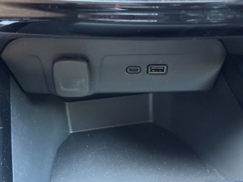 Used 2025 Chevrolet Trax LT w/ LT Convenience Package FWD image 25
