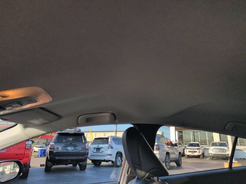 Used 2018 Toyota Prius Prime Advanced FWD image 21