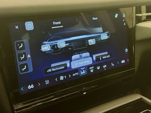 Used 2025 Lincoln Navigator Reserve image 16