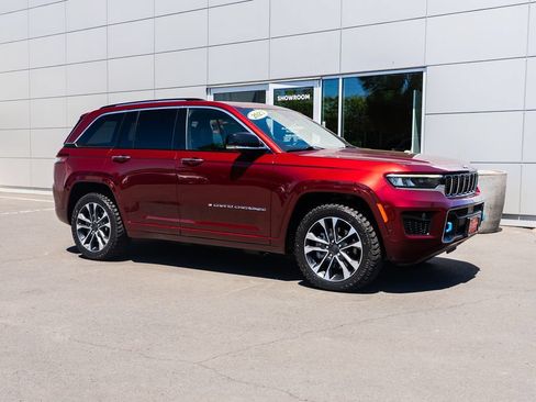 Used 2023 Jeep Grand Cherokee Overland w/ Advanced Protech Group III AWD/4WD image 31
