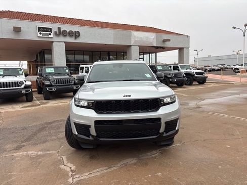 New 2025 Jeep Grand Cherokee L Altitude RWD image 2