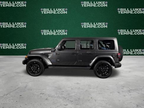 Used 2025 Jeep Wrangler Unlimited Sahara image 10