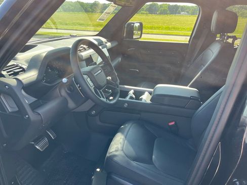 New 2026 Land Rover Defender 110 V8 AWD/4WD image 9