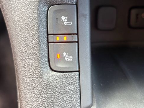 Used 2018 GMC Acadia SLE FWD image 19