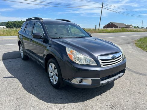 Used 2010 Subaru Outback 2.5i Premium AWD/4WD image 3