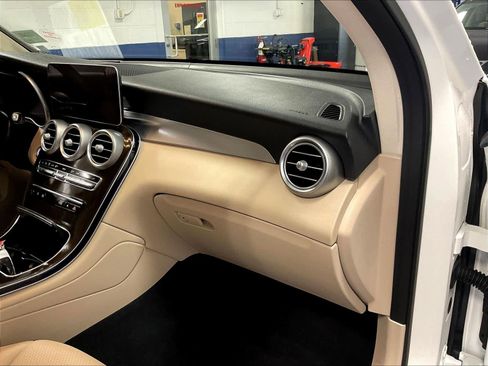 Used 2022 Mercedes-Benz GLC 300 4MATIC image 13