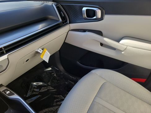 Certified 2025 Kia Sorento S FWD image 22