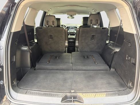Used 2019 GMC Acadia SLT AWD/4WD image 17