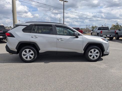 Used 2019 Toyota RAV4 LE image 3