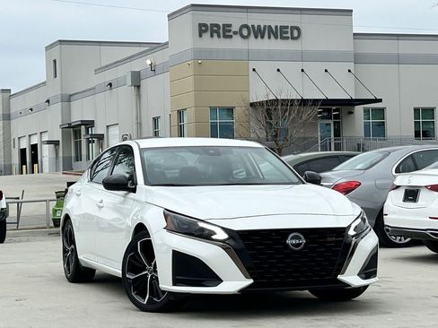 Used 2024 Nissan Altima 2.5 SR image 2