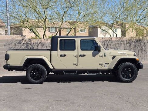 Used 2022 Jeep Gladiator Sport image 10