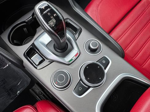 Used 2022 Alfa Romeo Giulia Veloce image 24