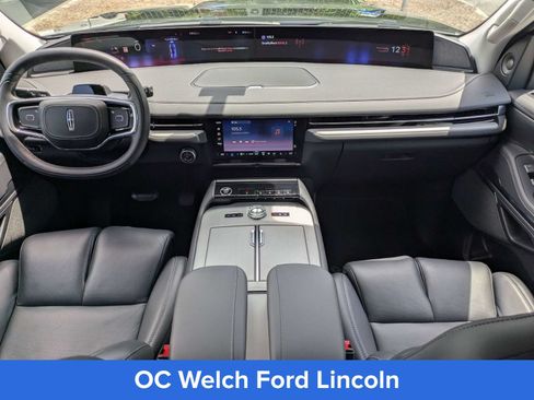 Certified 2026 Lincoln Navigator Reserve AWD/4WD image 11