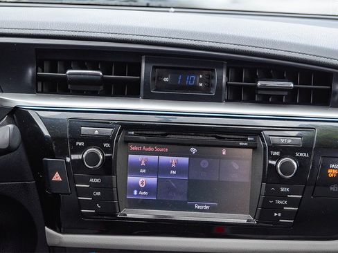 Used 2015 Toyota Corolla LE image 15