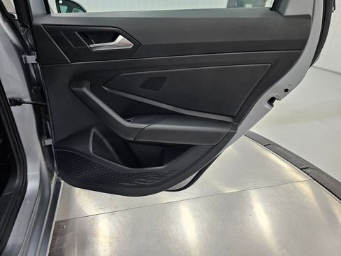 Used 2019 Volkswagen Jetta SE w/ Cold Weather Package FWD image 28