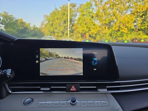 New 2026 Hyundai Elantra Limited FWD image 23