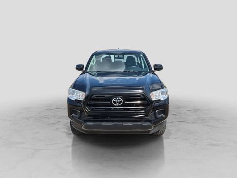 Used 2017 Toyota Tacoma SR RWD image 3