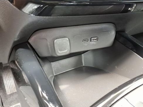 Used 2026 Chevrolet Trax LT w/ LT Convenience Package FWD image 29