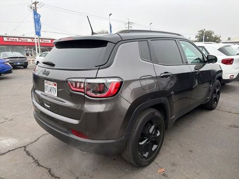 Used 2021 Jeep Compass Latitude image 4
