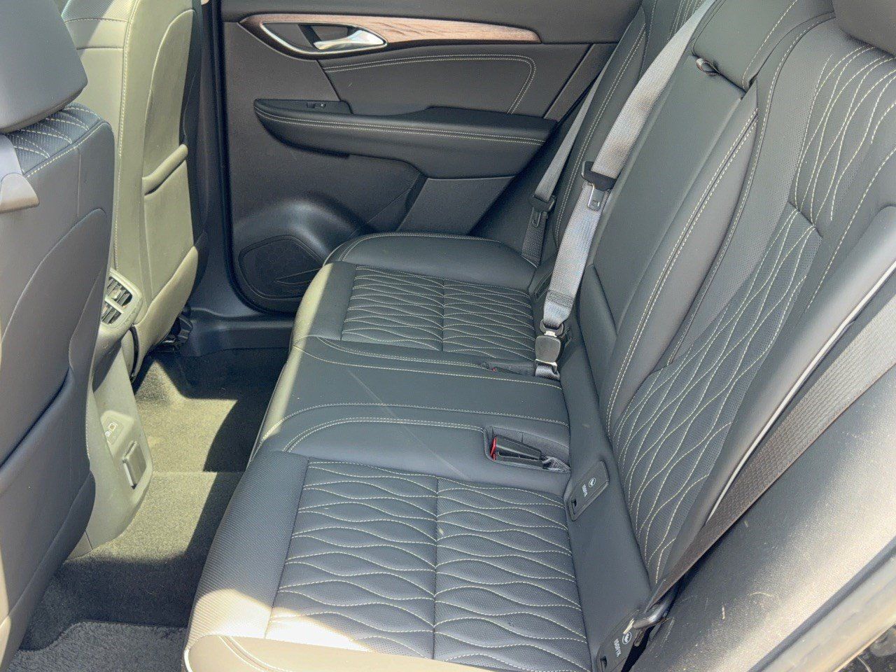 Used 2023 Buick Envision Avenir AWD/4WD image 25