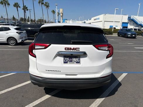 Used 2024 GMC Terrain SLE FWD image 7