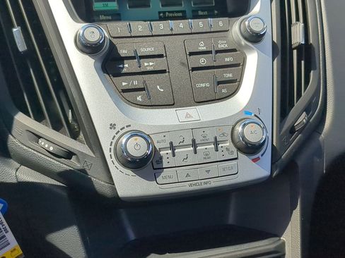 Used 2017 Chevrolet Equinox LT w/ Convenience Package image 16