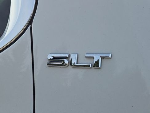 Used 2018 GMC Acadia SLT image 32