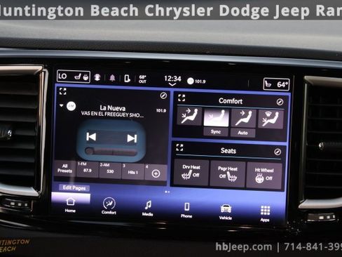 Used 2023 Chrysler Pacifica Touring-L image 12