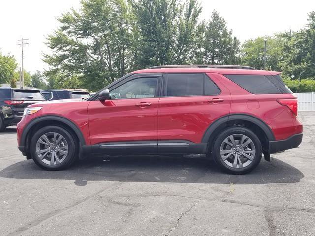 Used 2021 Ford Explorer XLT w/ Equipment Group 202A AWD/4WD image 9