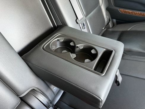Used 2015 Chevrolet Suburban LTZ RWD image 30