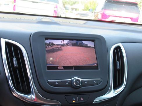 Used 2024 Chevrolet Equinox LT image 25