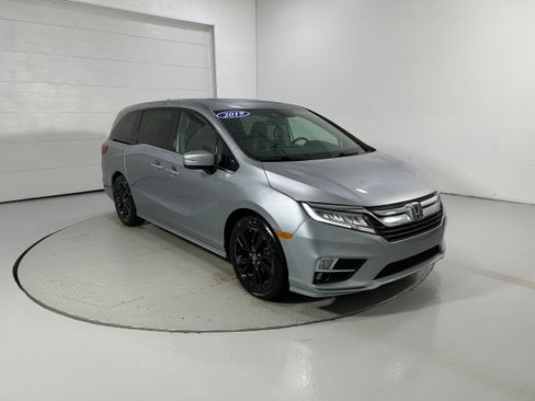 Used 2019 Honda Odyssey Elite image 2