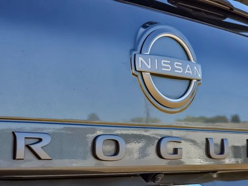 Used 2025 Nissan Rogue SV FWD image 22