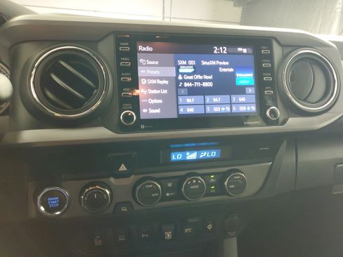 Used 2021 Toyota Tacoma TRD Off-Road w/ Technology Package AWD/4WD image 19