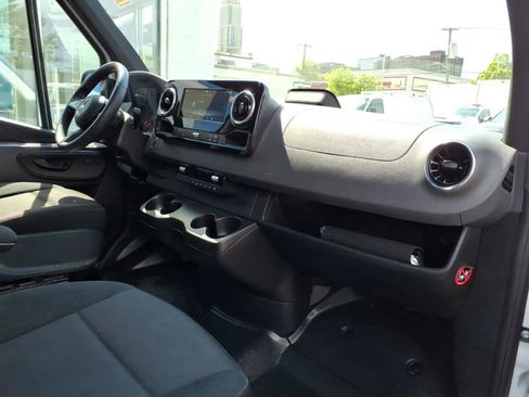 Used 2025 Mercedes-Benz Sprinter 2500 image 22