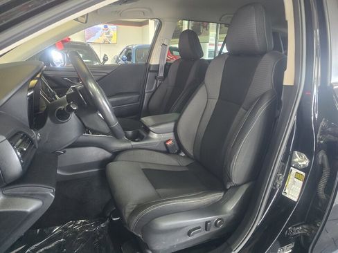 Used 2023 Subaru Outback Premium image 9