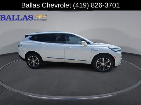 Used 2022 Buick Enclave Essence w/ Sport Touring Edition FWD image 9