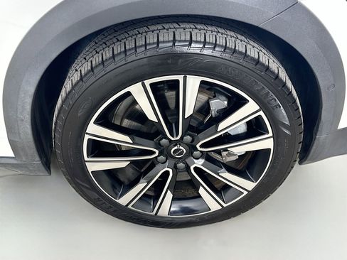Used 2023 Volvo V60 B5 Cross Country Ultimate w/ Climate Package AWD/4WD image 10