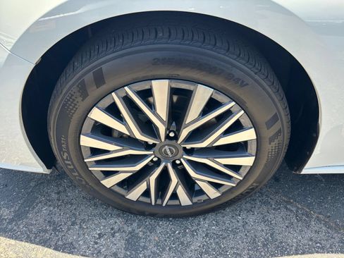 Used 2025 Nissan Altima 2.5 SV FWD image 30