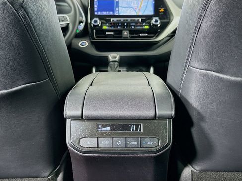Certified 2021 Toyota Highlander Limited image 27
