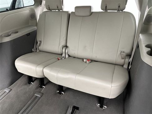 Used 2011 Toyota Sienna XLE w/ Premium Pkg image 24