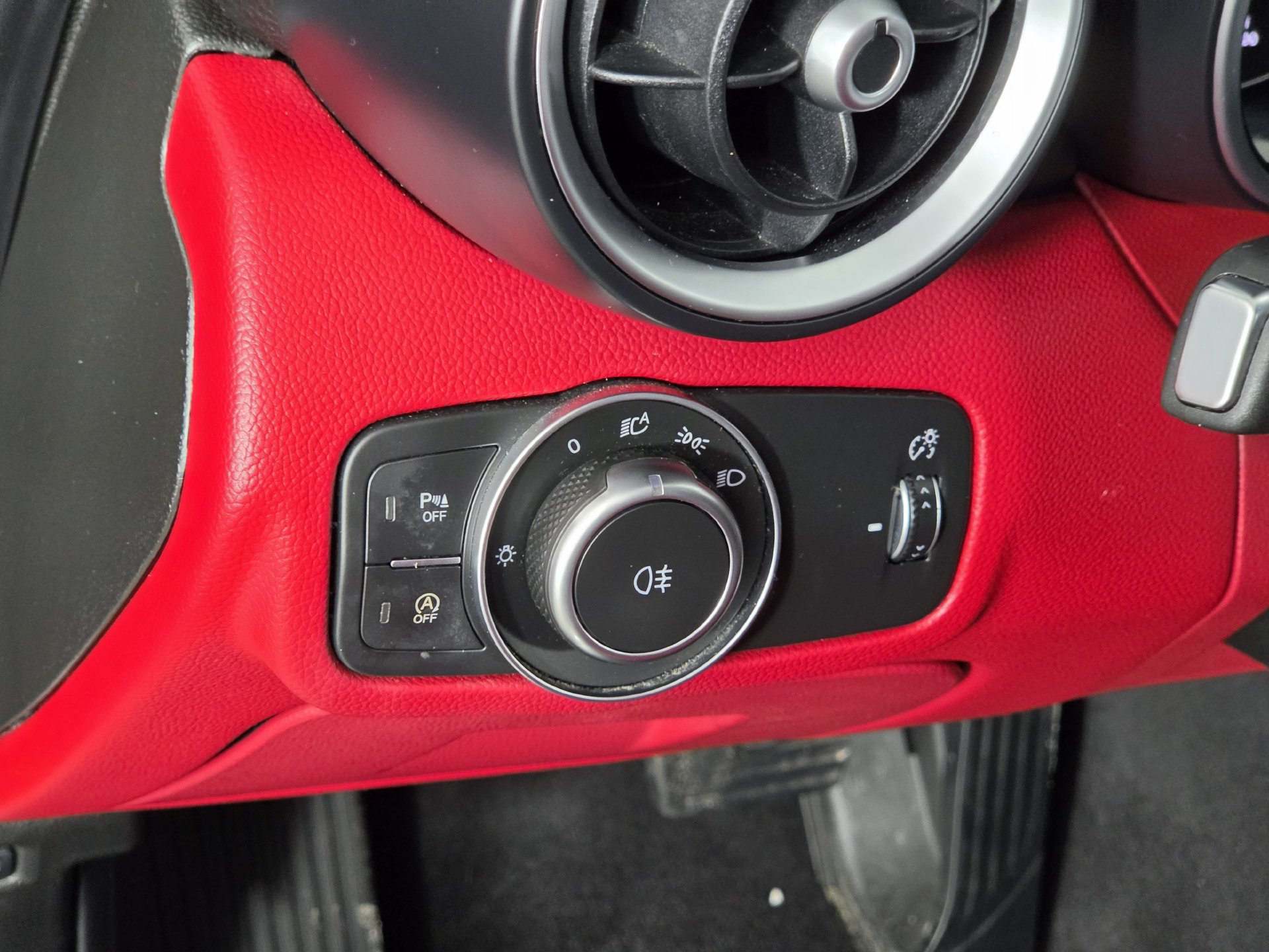 Used 2017 Alfa Romeo Giulia RWD image 9